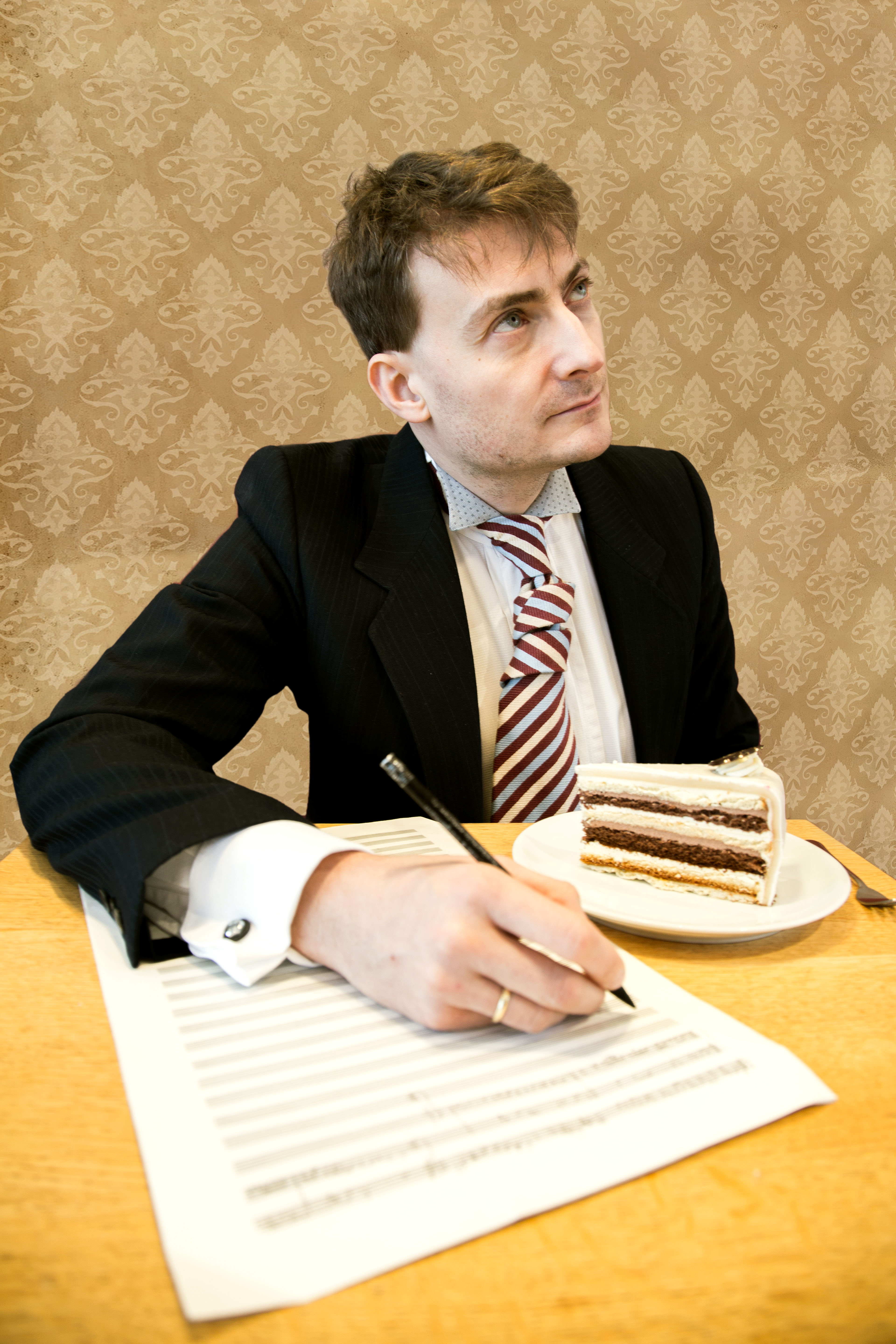 sebastiankraemer_lied_an_tante_hoch_credit_christianbiadacz.jpg
